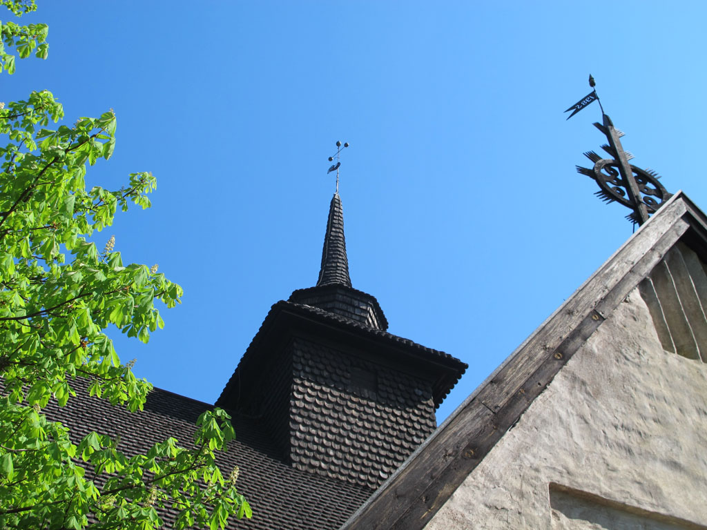 Rymättylän kirkon katolla oleva kattoratsastaja on ainoa Suomen kirkoissa yhtäjaksoisesti keskiajalta nykypäivään säilynyt. Kattoratsastajalla tarkoitettaan minkä tahansa katon harjalla kohoavaa pientä tornia. 