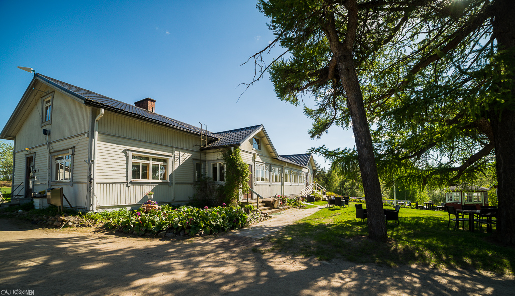 Tynkkylän Lomaniemi sijaitsee kauniilla niemellä Pihlajaveden rannalla.