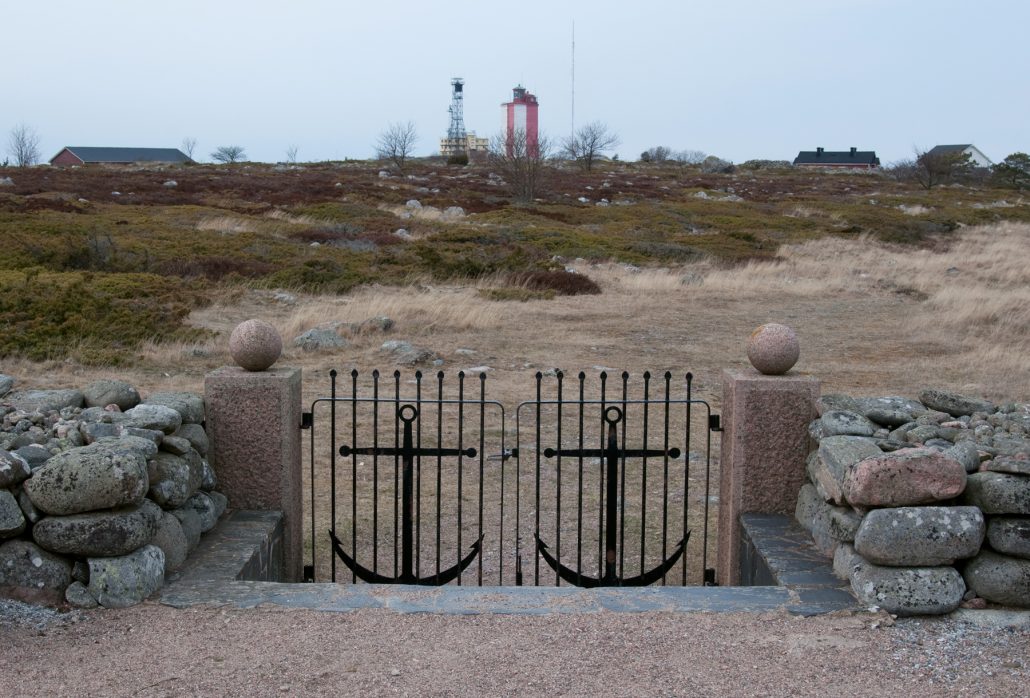 Utön hautausmaa on saaren historiaan nähden nuori.
