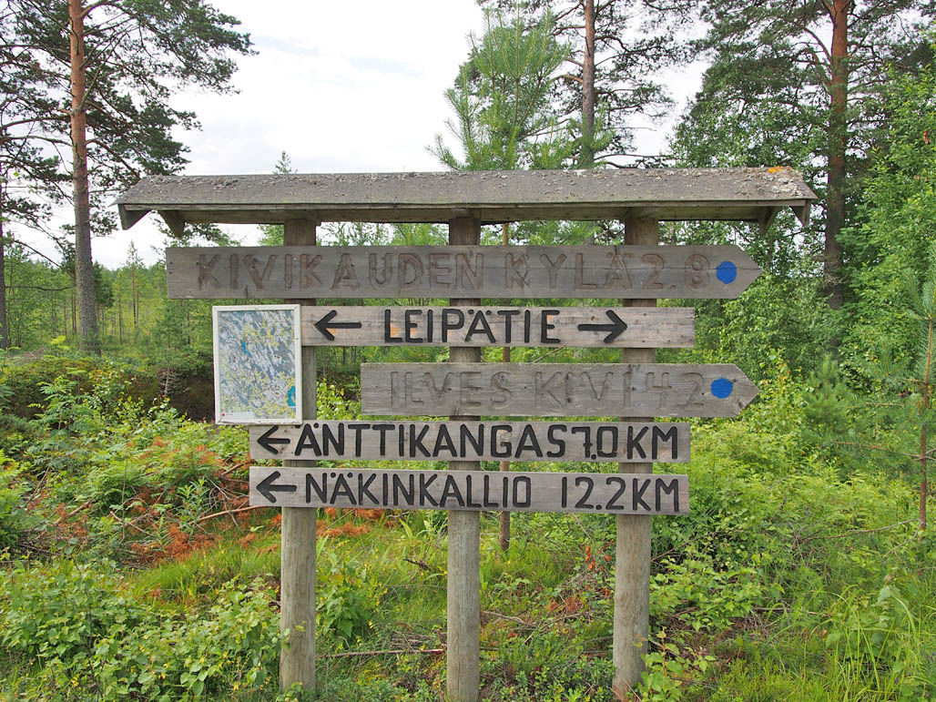 Myllykankaalle ohjaava opaste Saarijärvellä, kivikautiseen kylään on alle 3 km Leipätietä pitkin.