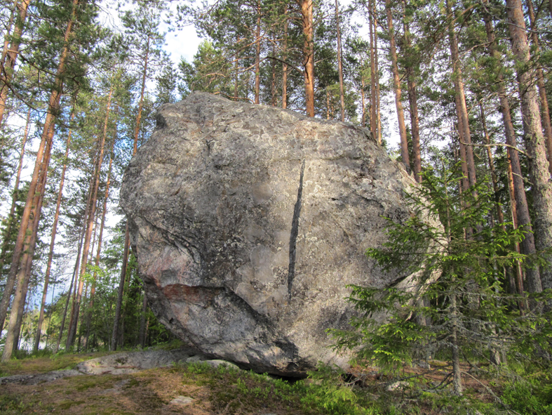 Jättiläisen kivessä voi hahmottaa ihmisen profiilia.
