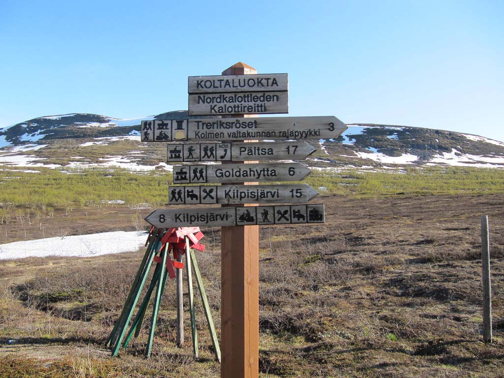 Koltalahden kautta kulkeva kalottireitti lähtee pohjoisesta Norjan Kautokeinosta ja päättyy 800 km:n päässä etelässä Norjan Sulitjelmassa tai Ruotsin Kvikkjokkissa.