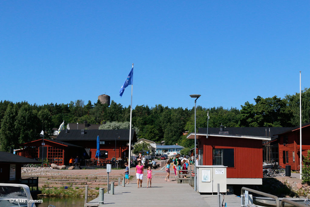 Laivasilta on suosittu paikka aivan Loviisan keskustan kupeessa.