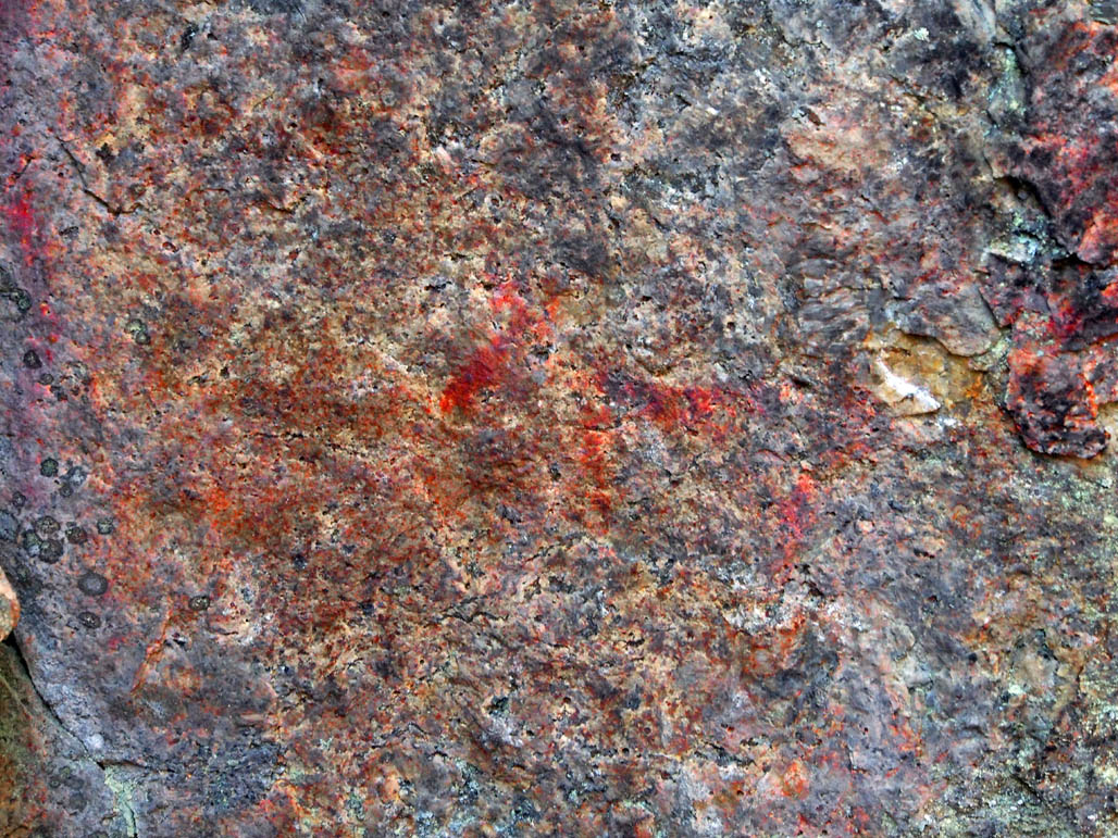 Pyhävuoren kalliomaalauksesta voi erottaa mm. hirven. Kuvassa punaista väriä vahvistettu kuvankäsittelyllä.