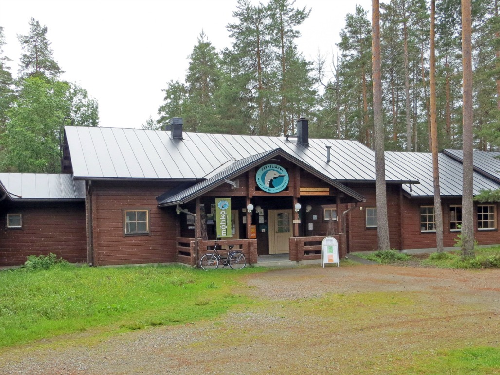 Petkeljärven kansallispuiston luontotupa ja opastuskeskus.