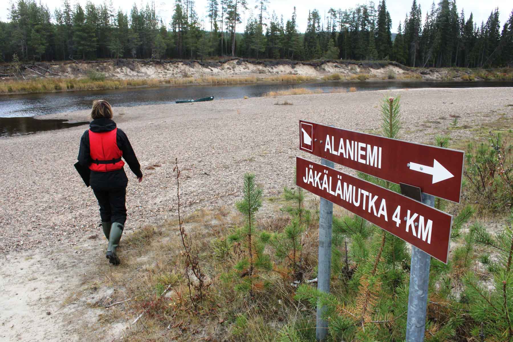 Alaniemestä menee aikaa meloen Jäkälämutkaan reilu puoli tuntia, joten tässä vaiheessa viimeistään kannattaa tilata kyyti.