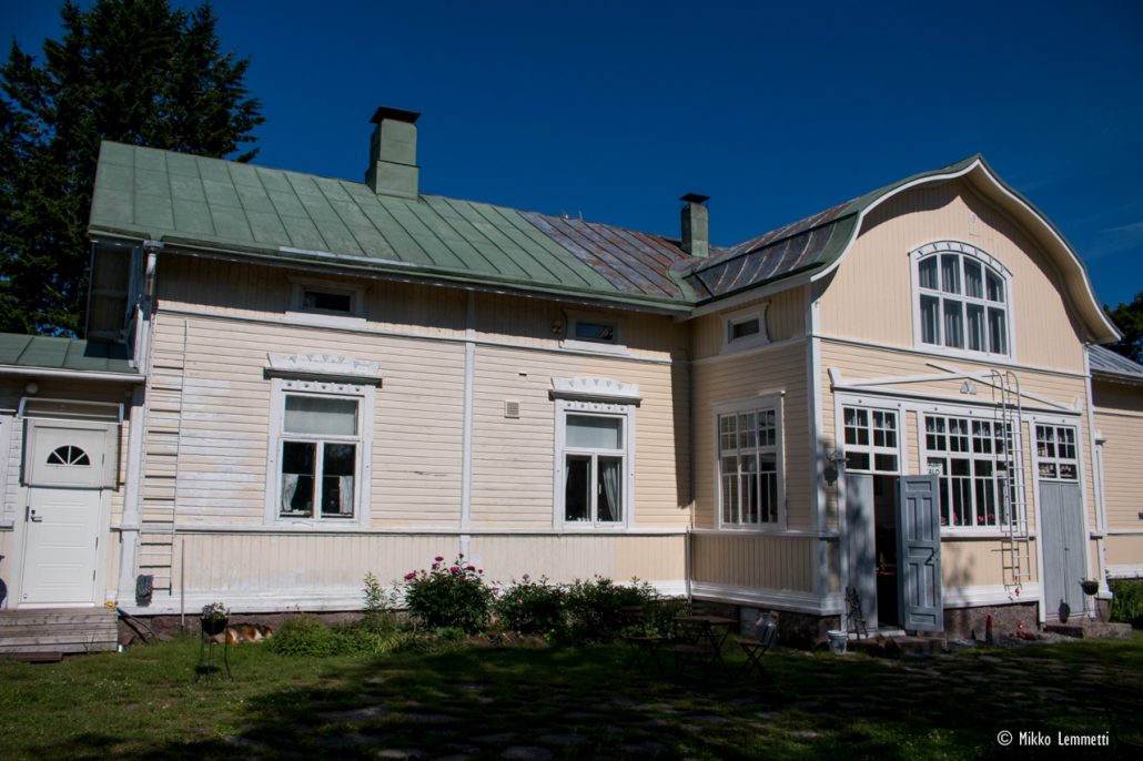 Vanha-Heikkilän majatalo sijaitsee osoitteessa Kaasmannintie 14.