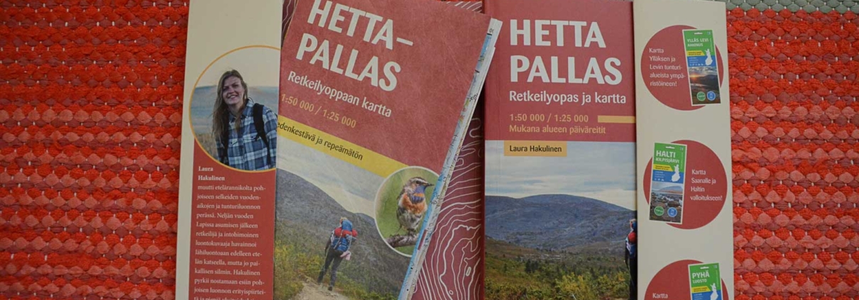 Hetta-Pallas-retkeilyopas ja kartta räsymatolla.