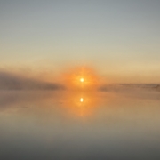 Keskiyön aurinko Kolmikannan leirintäalueella Särkiselällä Outokummussa