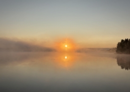 Keskiyön aurinko Kolmikannan leirintäalueella Särkiselällä Outokummussa